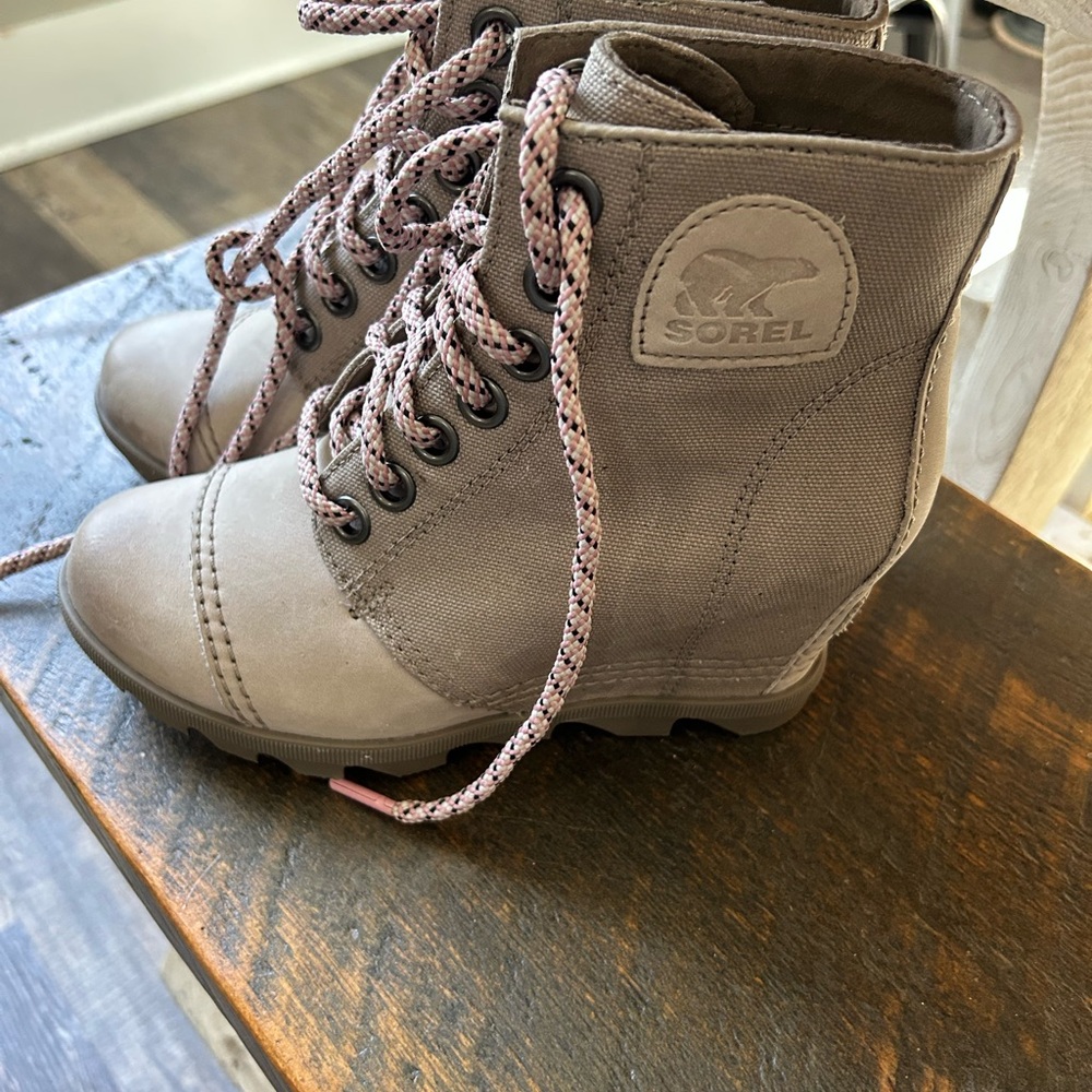 Sorel women’s Brown Lace-Up Boots